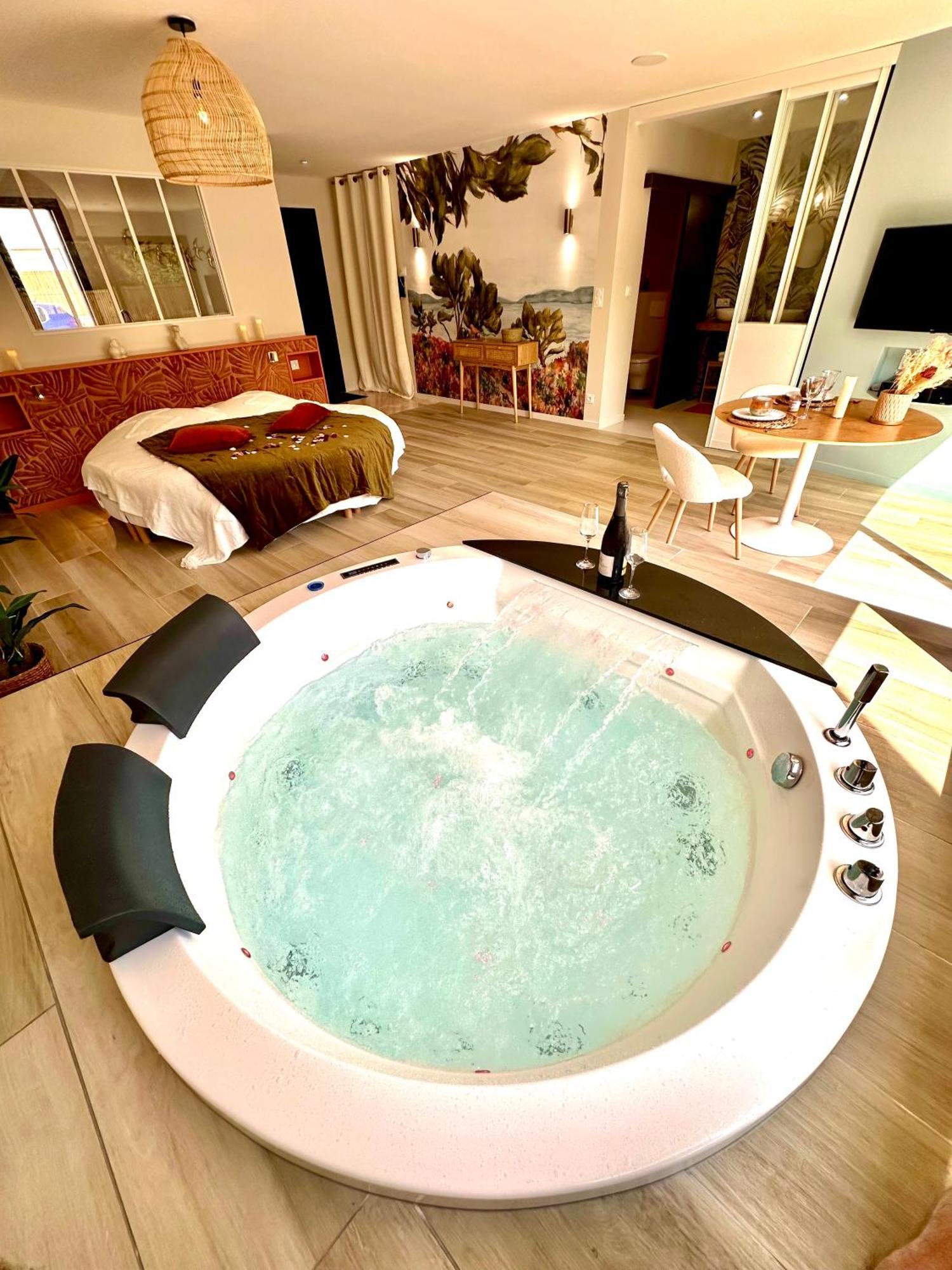 Les Suites Du Payre - Suite Romance Saint-Hilaire-de-Talmont Exteriör bild
