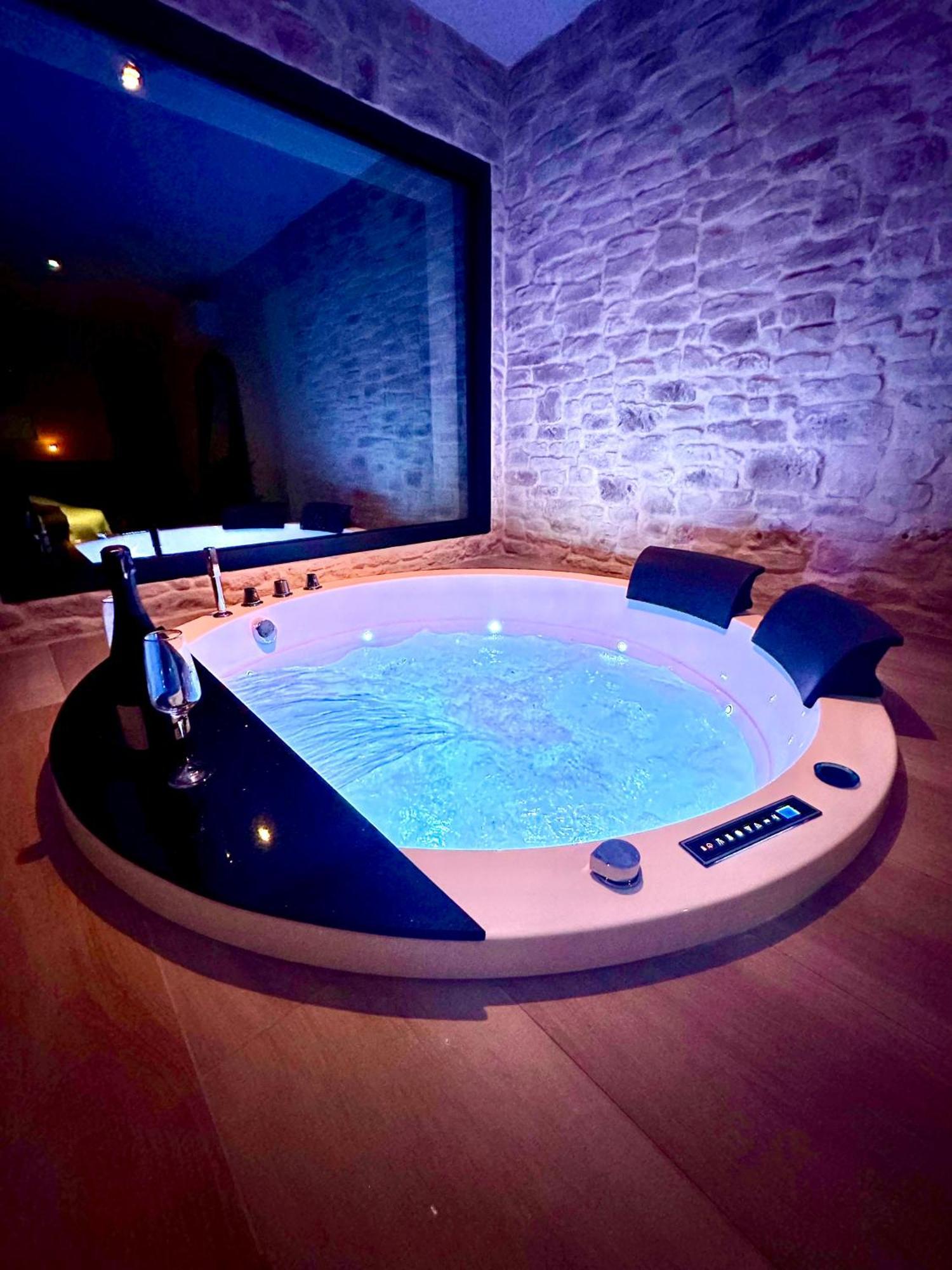 Les Suites Du Payre - Suite Romance Saint-Hilaire-de-Talmont Exteriör bild