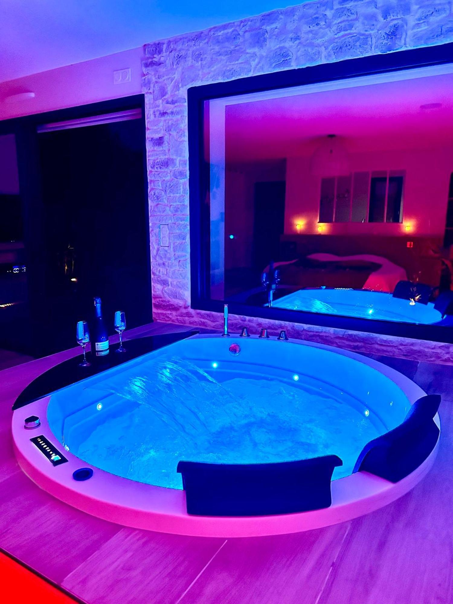 Les Suites Du Payre - Suite Romance Saint-Hilaire-de-Talmont Exteriör bild