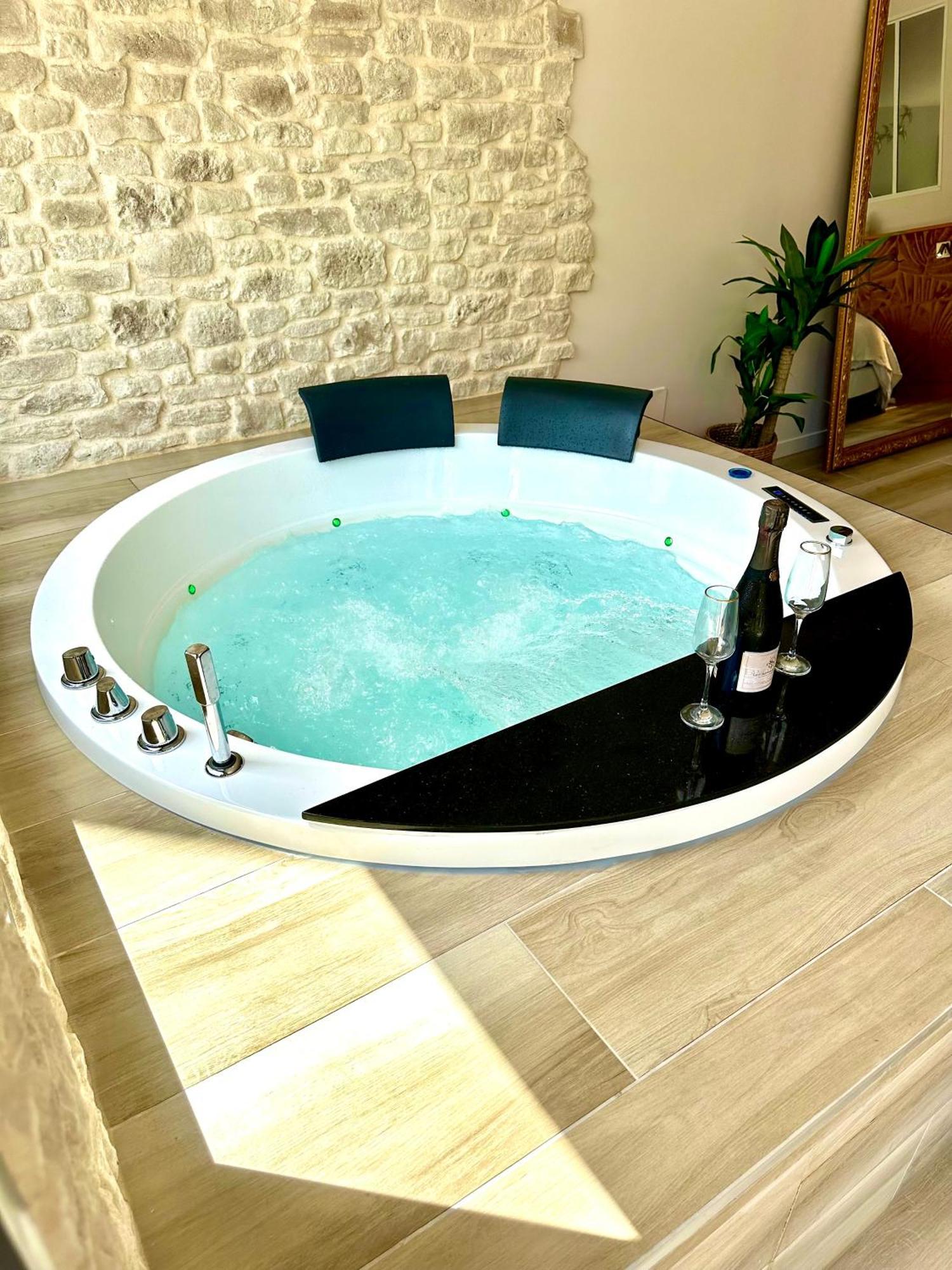 Les Suites Du Payre - Suite Romance Saint-Hilaire-de-Talmont Exteriör bild