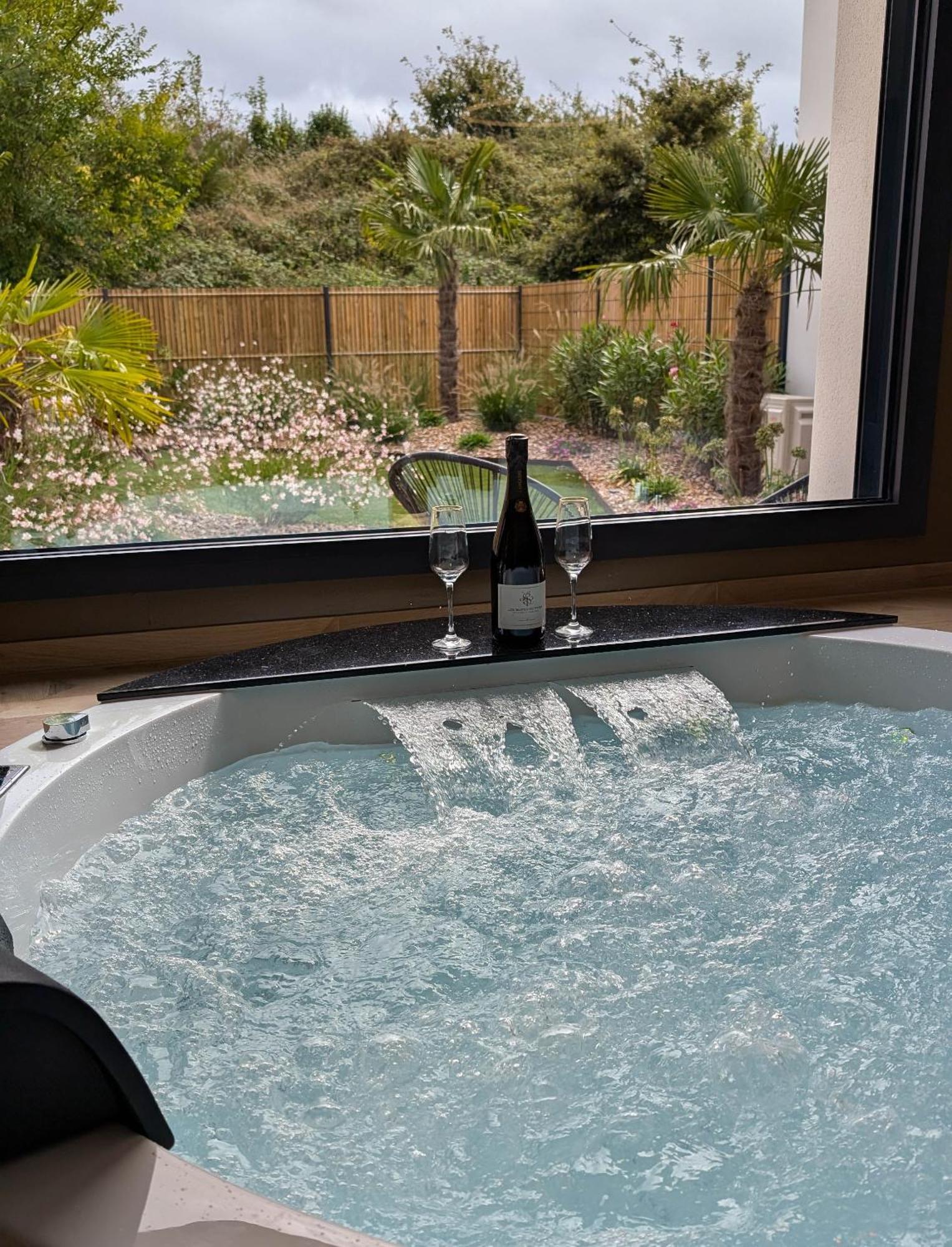 Les Suites Du Payre - Suite Romance Saint-Hilaire-de-Talmont Exteriör bild