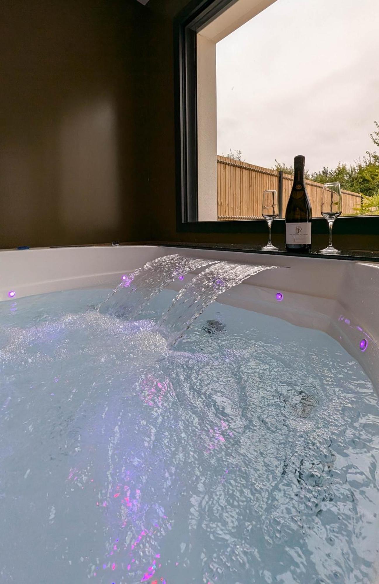 Les Suites Du Payre - Suite Romance Saint-Hilaire-de-Talmont Exteriör bild