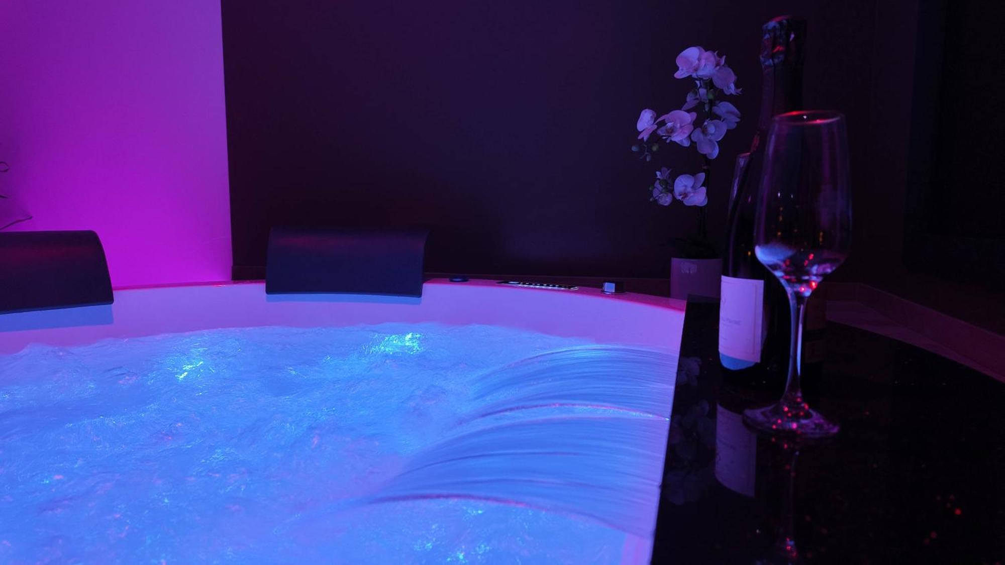 Les Suites Du Payre - Suite Romance Saint-Hilaire-de-Talmont Exteriör bild